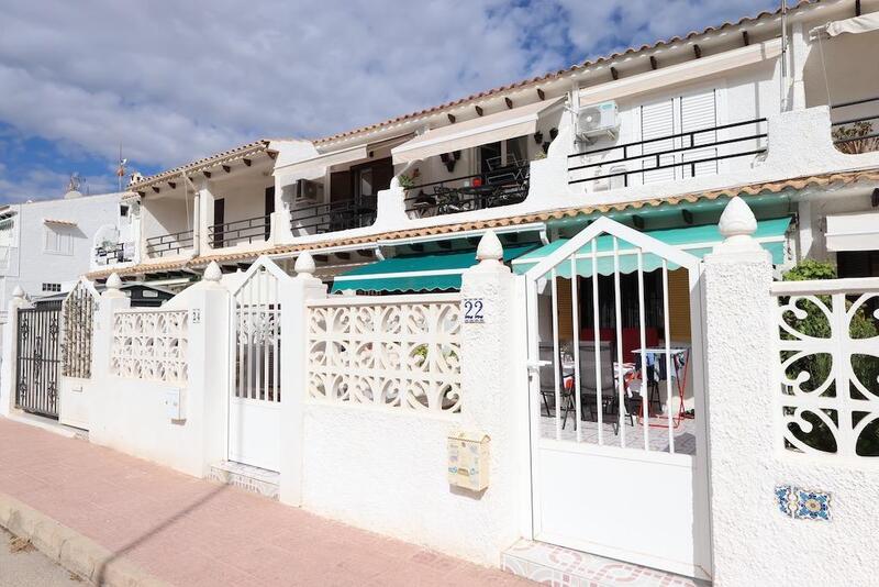 Villa en venta en Torrevieja, Alicante