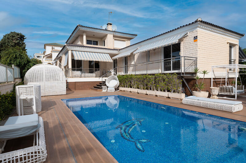 Villa en venta en Torrevieja, Alicante