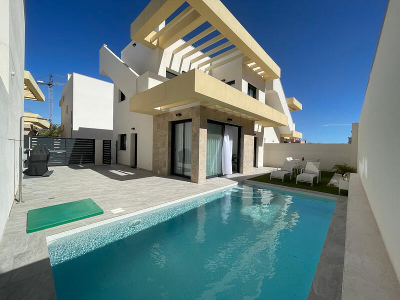 Villa till salu i Los Montesinos, Alicante