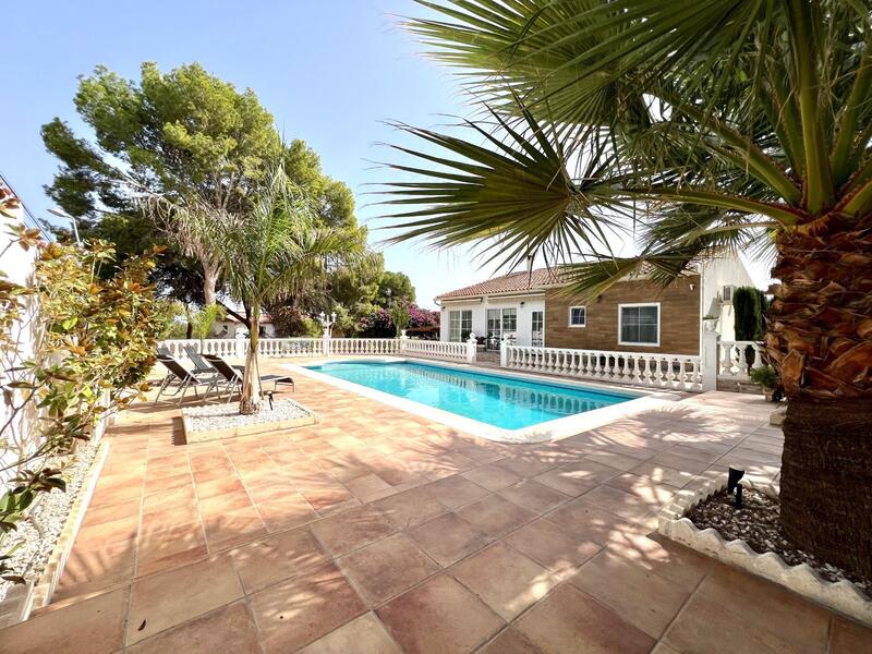 Villa à vendre dans Torrevieja, Alicante