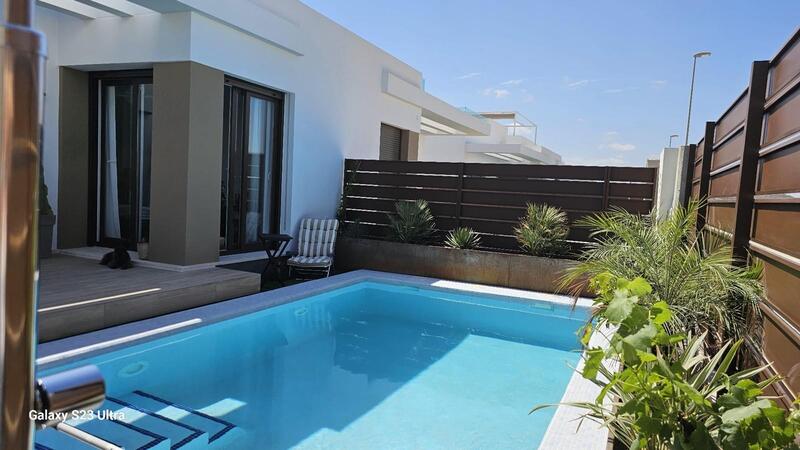 Villa en venta en Orihuela, Alicante