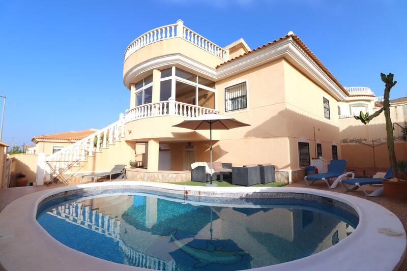 Villa for sale in Benijófar, Alicante