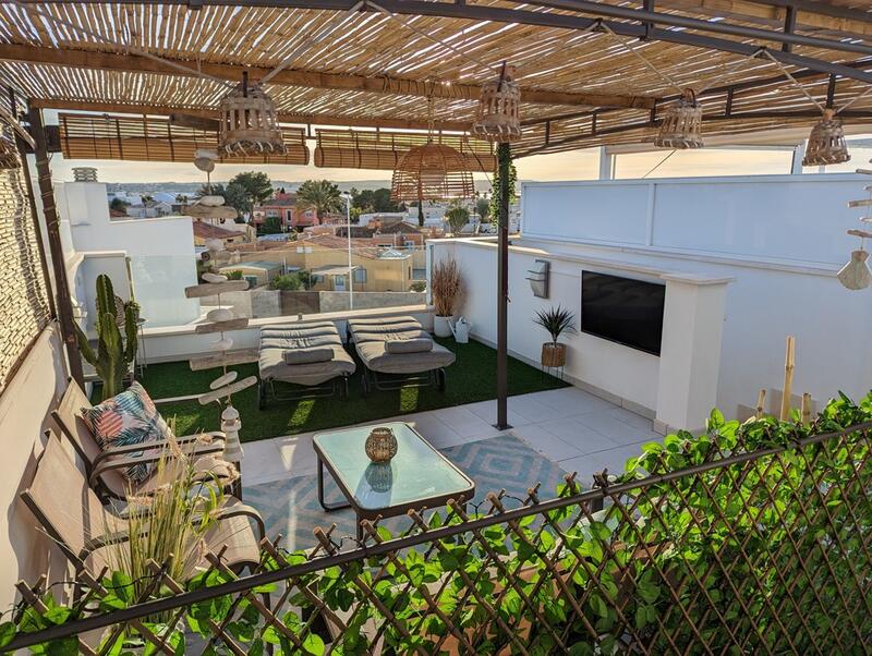 Townhouse for sale in La Siesta, Alicante