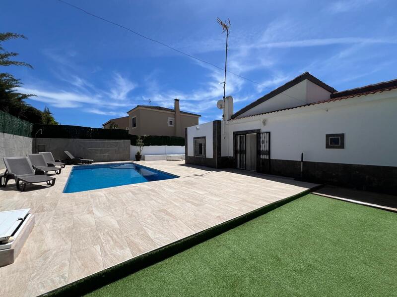 Villa for sale in Torrevieja, Alicante