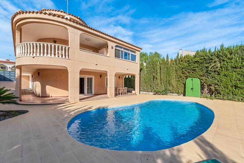 Villa en venta en Los Balcones, Alicante