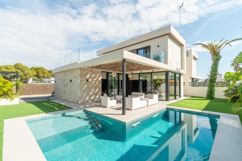 Villa til salgs i Torrevieja, Alicante