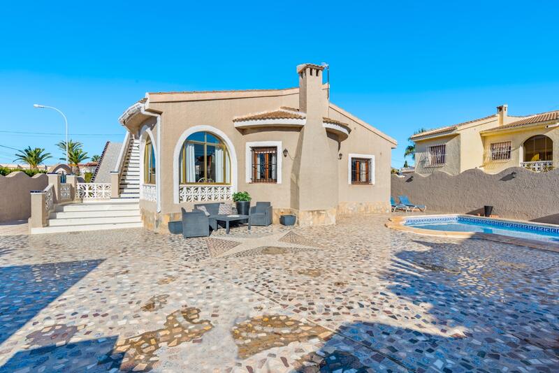 Villa for sale in Ciudad Quesada, Alicante