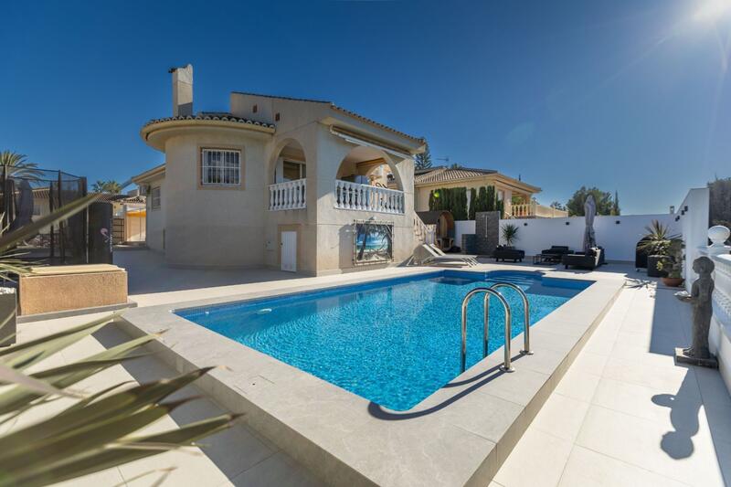 Villa for sale in Benijófar, Alicante