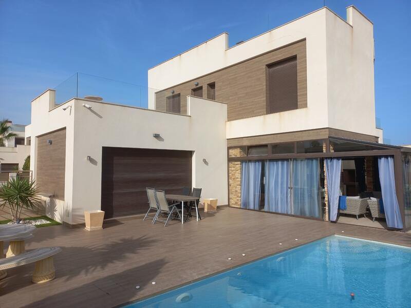 Villa for sale in Torrevieja, Alicante