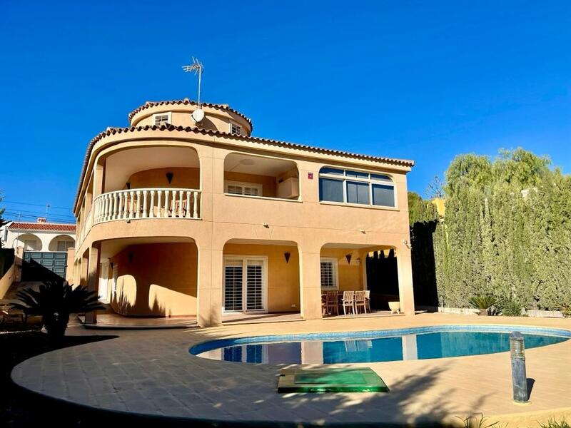 Villa for sale in Torrevieja, Alicante