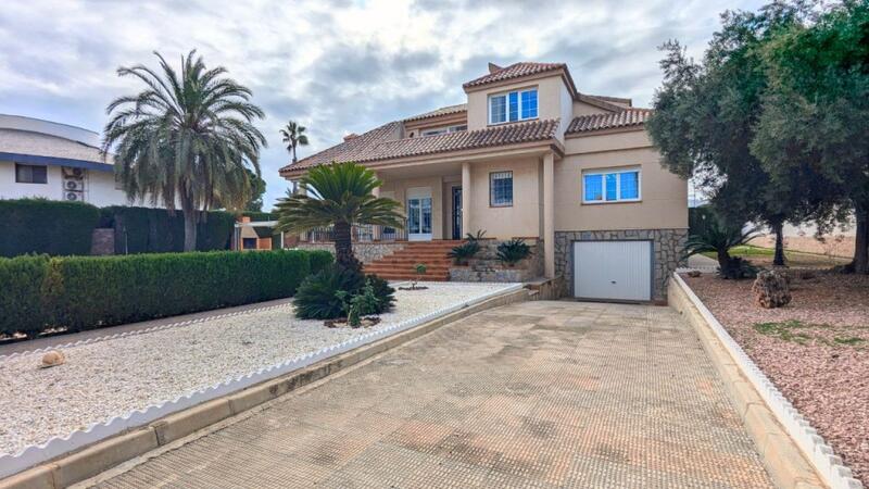 4 Cuarto Villa en venta