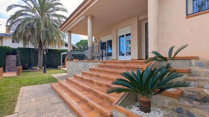 4 Cuarto Villa en venta