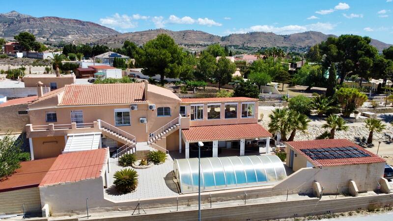 Villa til salgs i Alacant/Alicante, Alicante