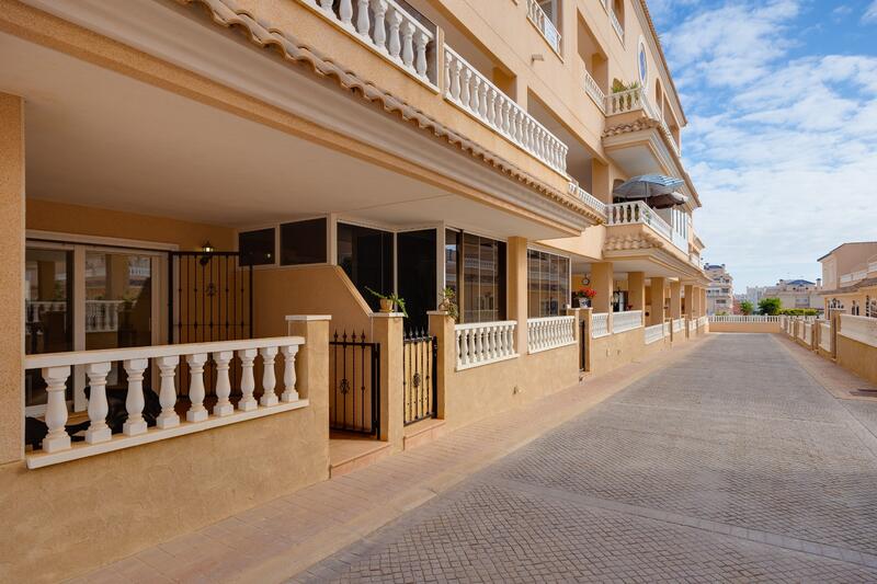 Townhouse for sale in Orihuela Costa, Alicante