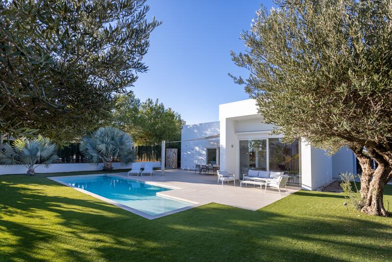 Villa en venta en Villamartin, Alicante