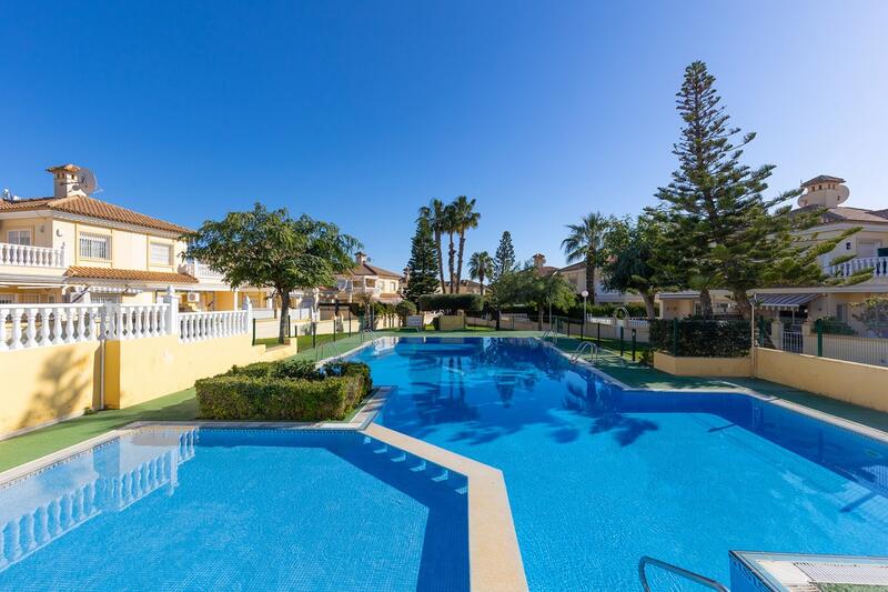 Casa de Campo en venta en La Mata, Alicante