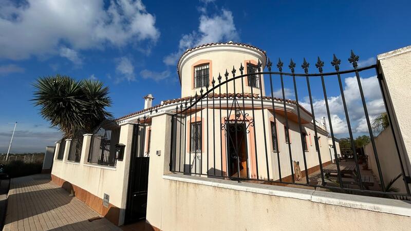 Villa for sale in Los Alcazares, Murcia