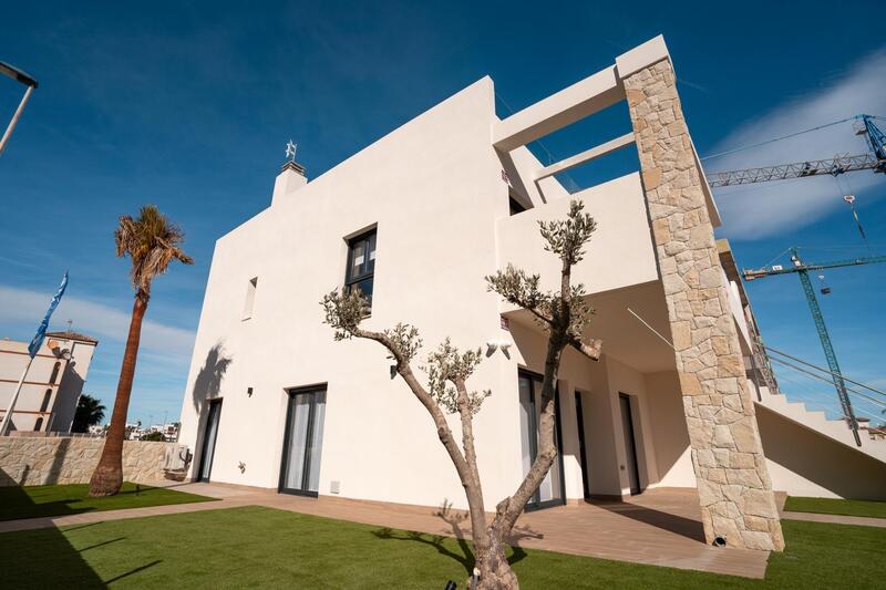 Villa for sale in Pilar de la Horadada, Alicante