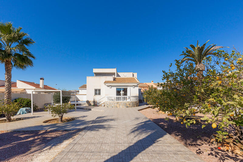 Villa en venta en Torrevieja, Alicante