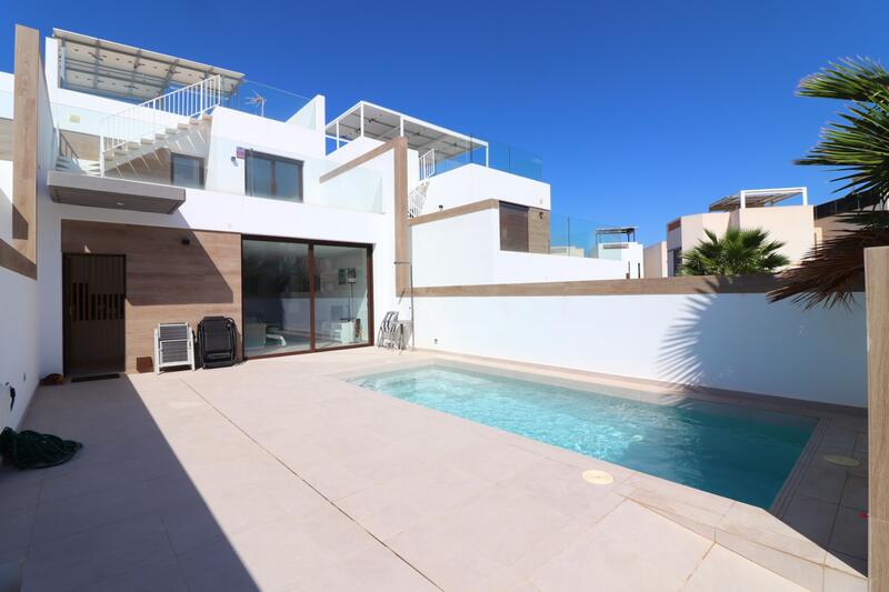 Townhouse for sale in Benijófar, Alicante