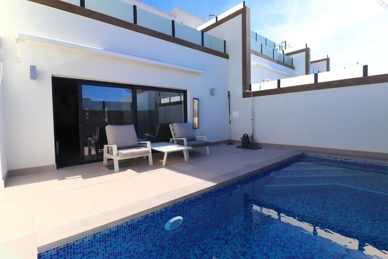 Townhouse for sale in Benijófar, Alicante