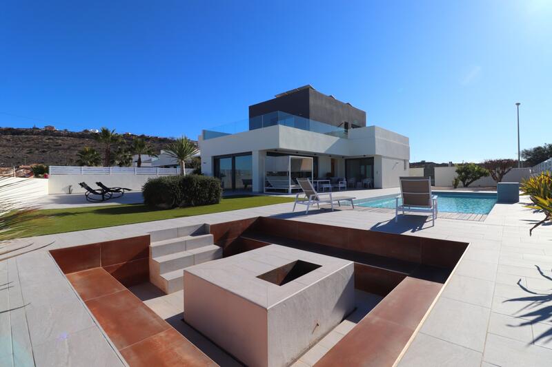 Villa for sale in Benijófar, Alicante