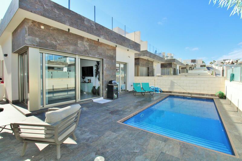 Villa for sale in Villamartin, Alicante