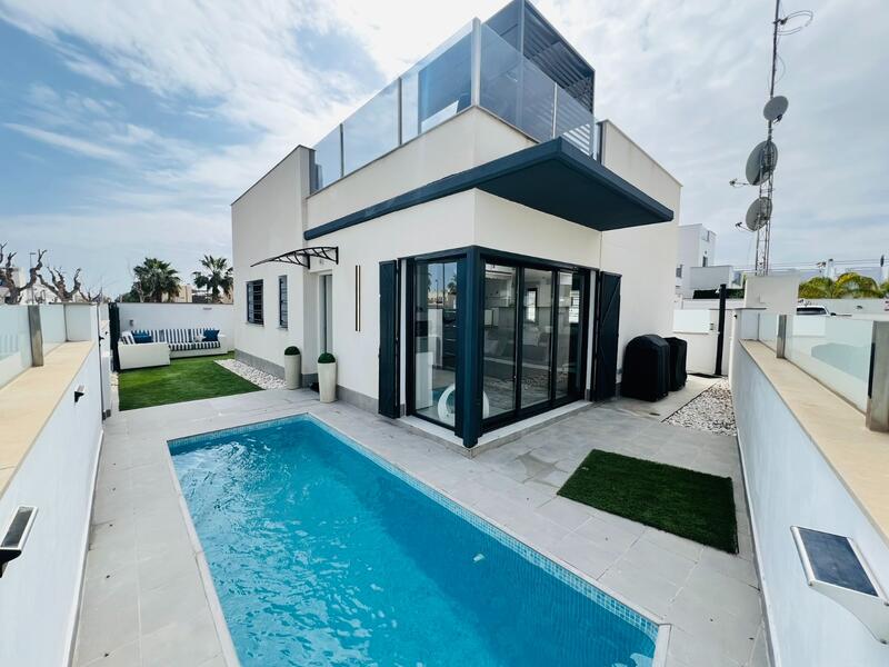 Villa en venta en Torre de la Horadada, Alicante