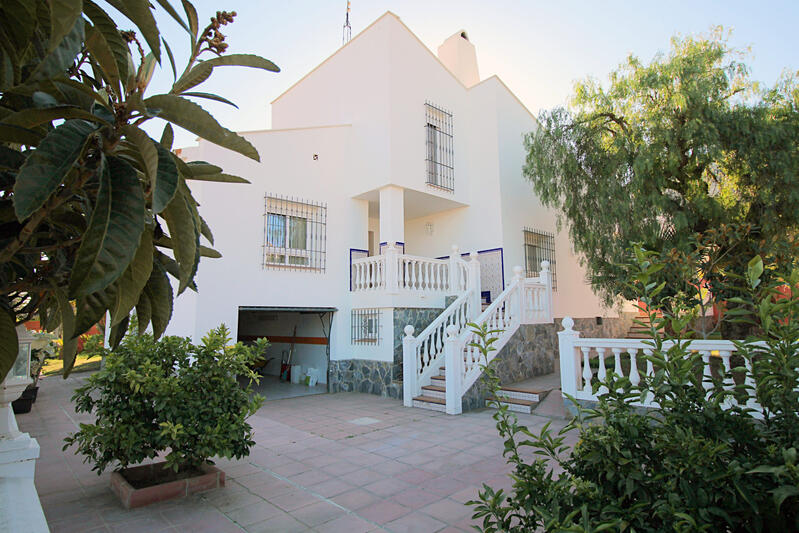 Villa for sale in Alhaurin de la Torre, Málaga