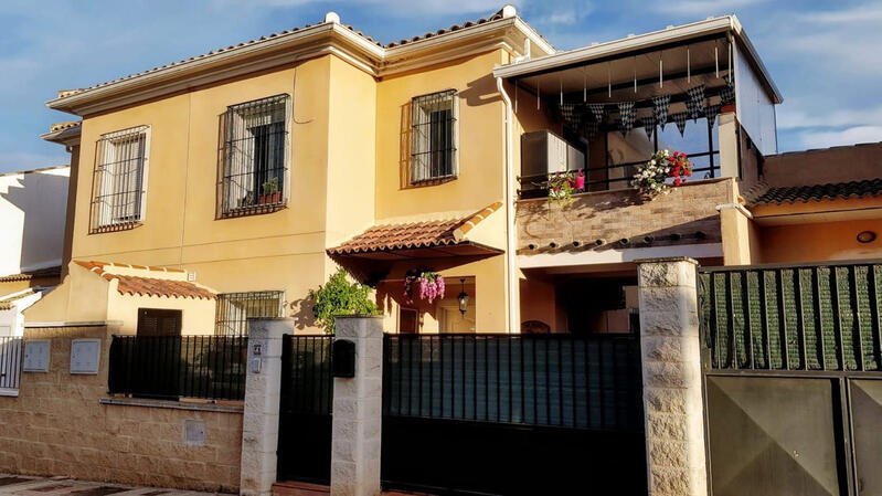 Деревенский Дом продается в Antequera, Málaga