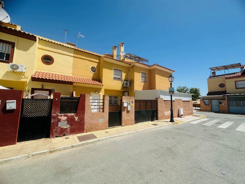 Townhouse for sale in Fuente Piedra, Málaga