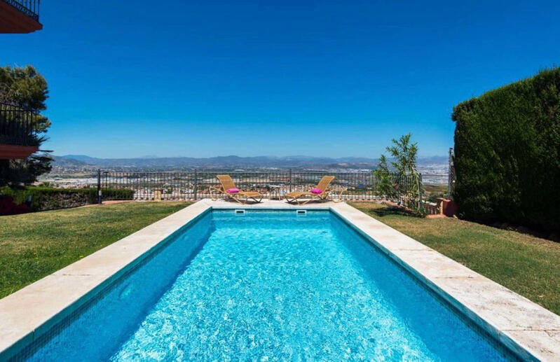 Villa for sale in Alhaurin de la Torre, Málaga