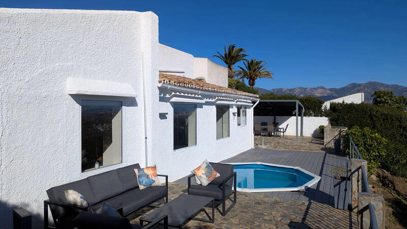 Villa for sale in Cerros del Aguila, Málaga