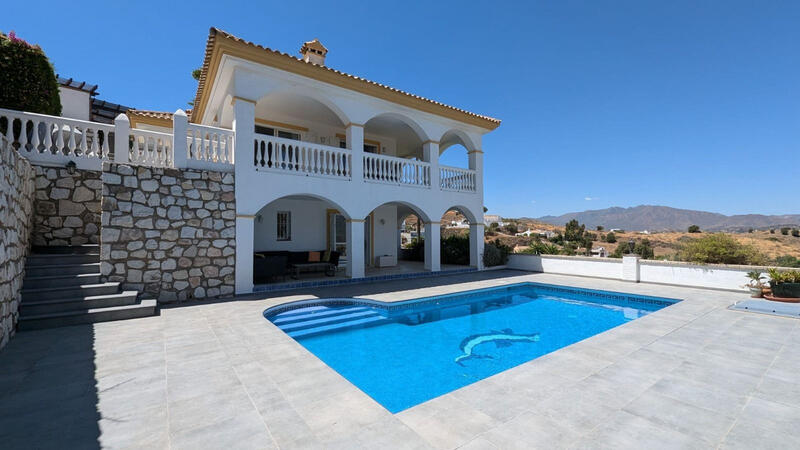 Villa for sale in Cerros del Aguila, Málaga