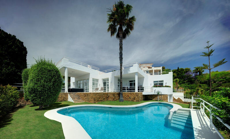 Villa for sale in La Quinta, Málaga