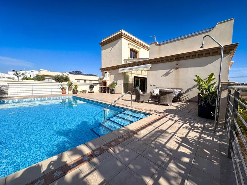 Villa til salgs i Almería, Almería