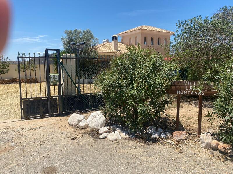 Villa Te koop in Urcal, Almería