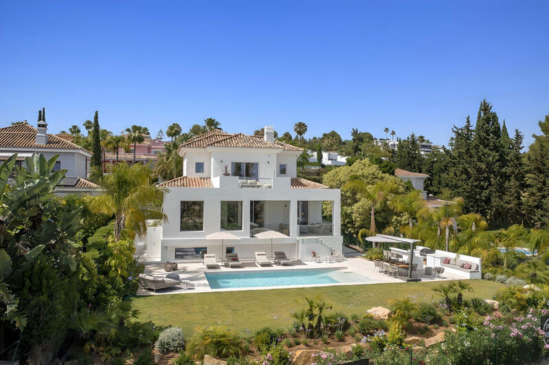 Villa à vendre dans Atalaya, Málaga