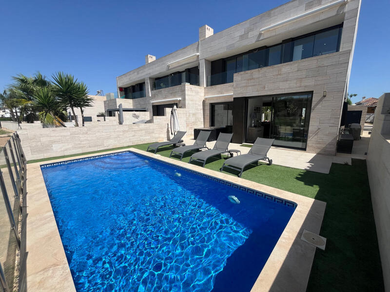 Villa en venta en Torre Pacheco, Murcia