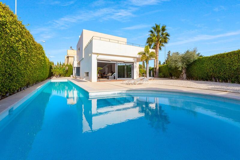 Villa til salgs i Alacant/Alicante, Alicante