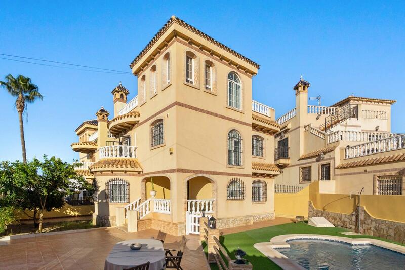 5 bedroom Villa for sale