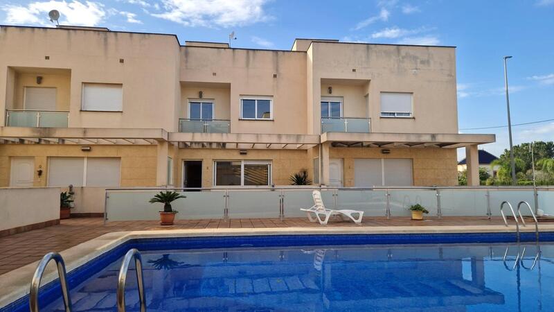 Duplex til salg i Los Montesinos, Alicante