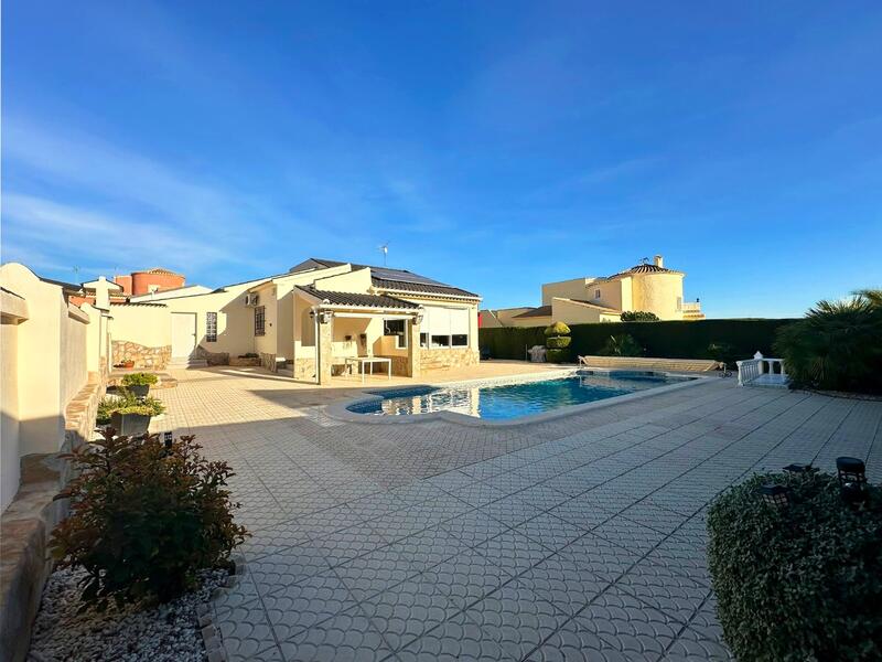 Villa en venta en Orihuela Costa, Alicante