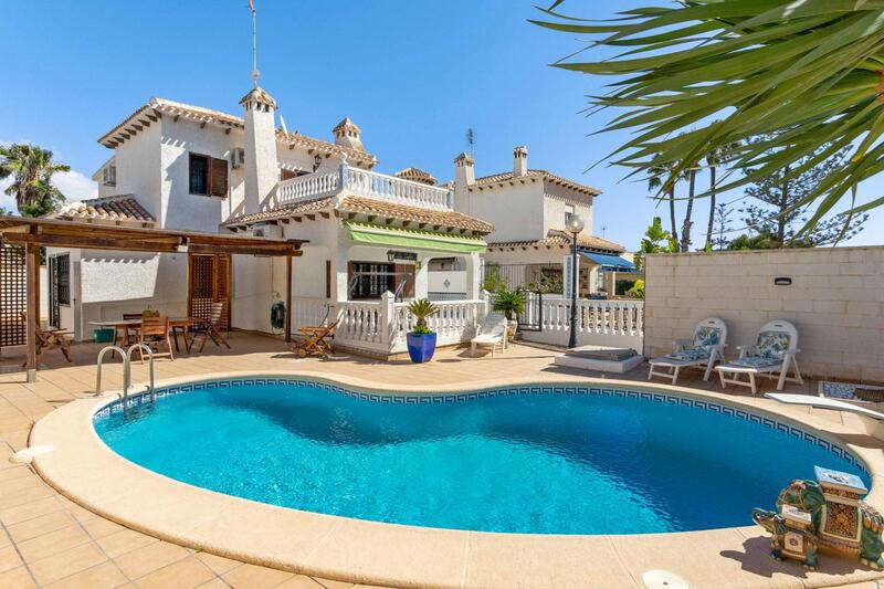 Villa til salgs i Orihuela Costa, Alicante