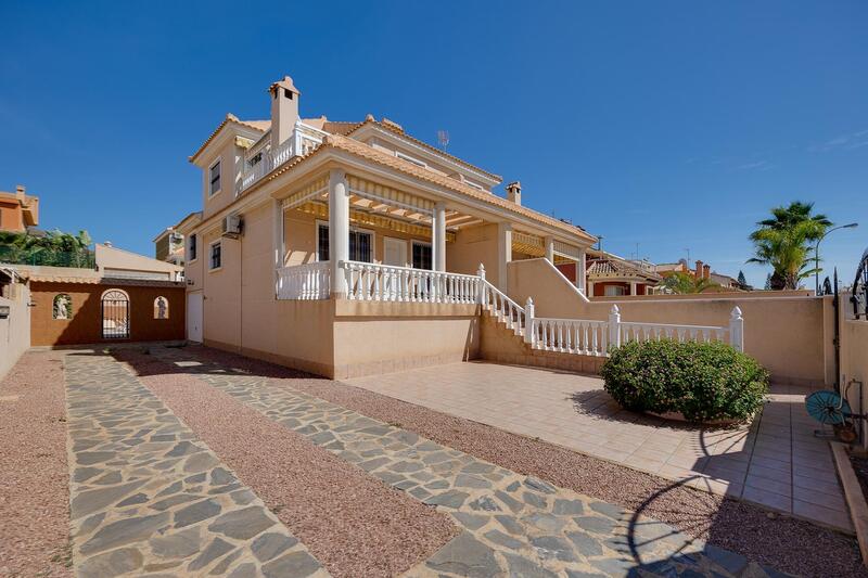 Villa till salu i Torrevieja, Alicante