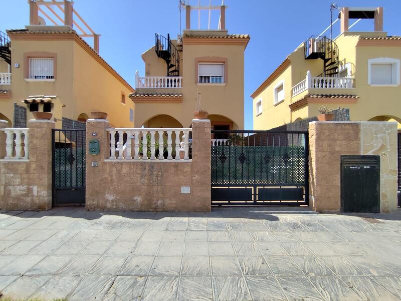 Villa til salg i Torrevieja, Alicante