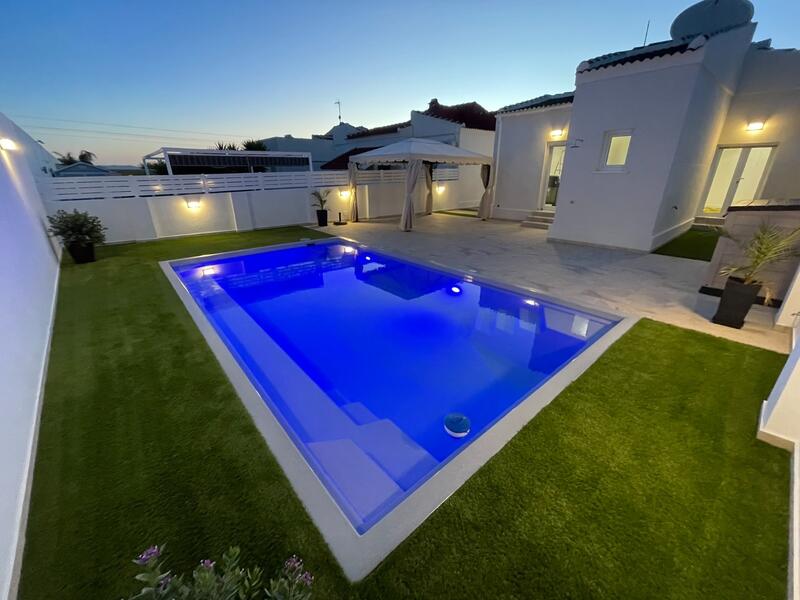 Villa for sale in Torrevieja, Alicante