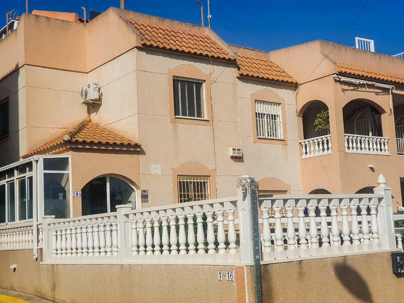 Byhus til salg i Los Balcones, Alicante