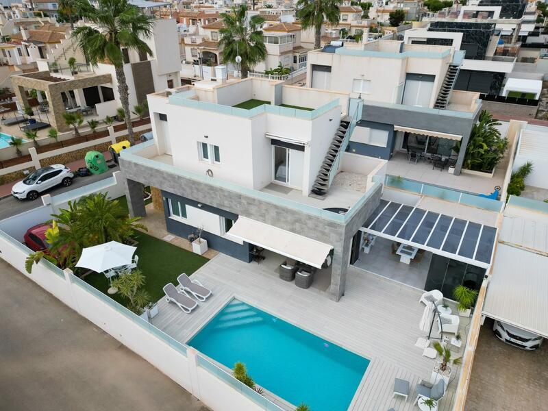 вилла продается в Torrevieja, Alicante