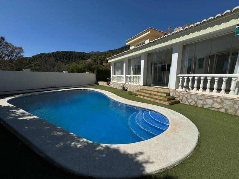 Villa til salg i Altea, Alicante